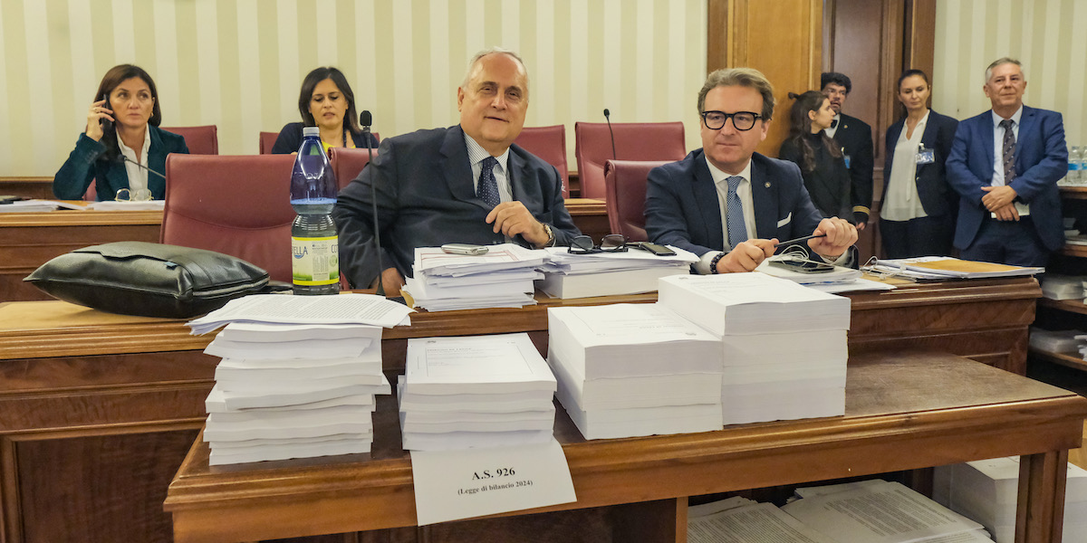 In primo piano Claudio Lotito e Dario Damiani, entrambi di Forza Italia, e dietro Paola Ambrogio e Maria Vita Nocco, di Fratelli d'Italia (Mauro Scrobogna/LaPresse)
